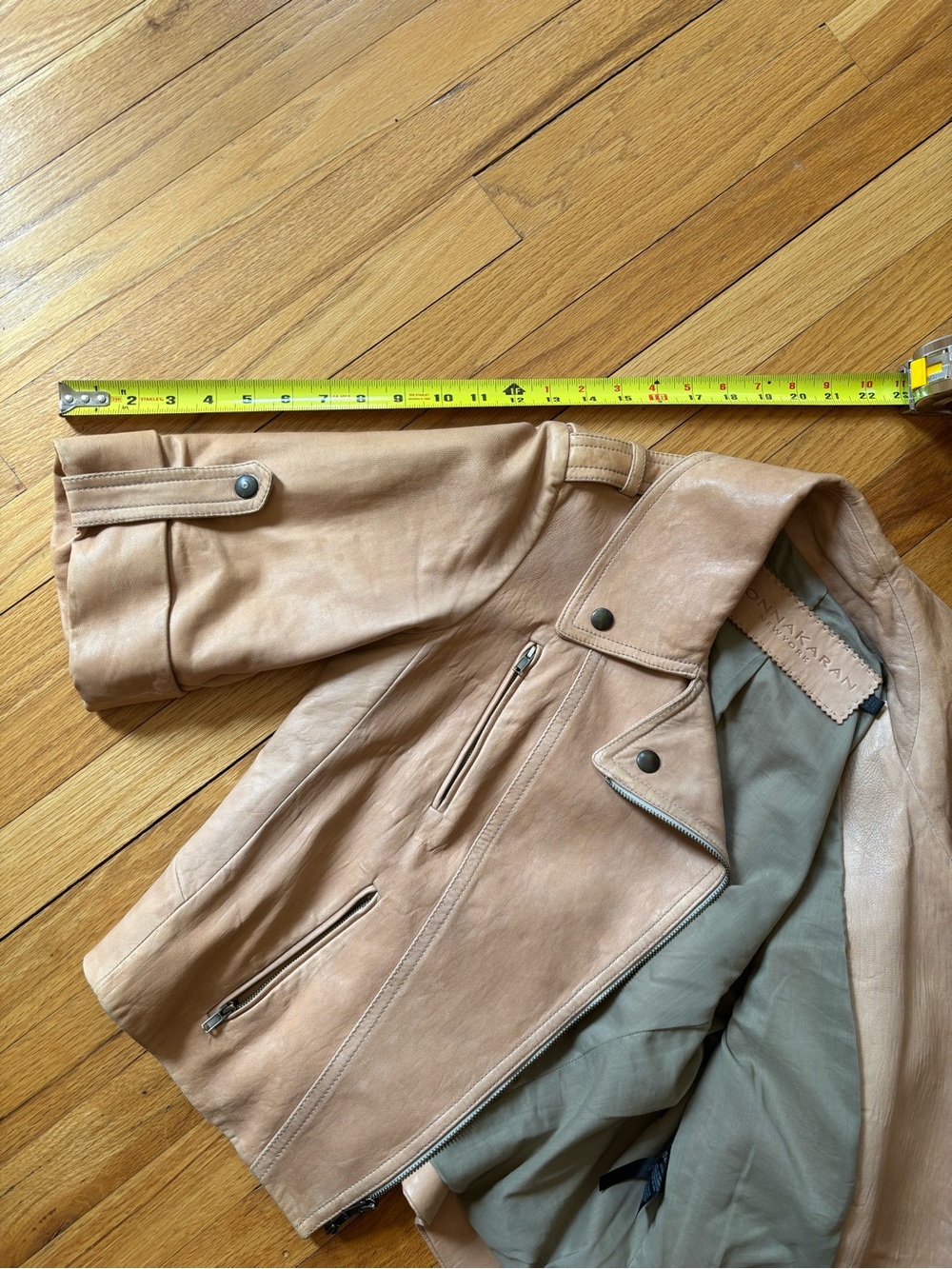 Donna Karan New York. Made in Italy. US4. 100% Lamb Short Sleeve Leather Jacket. - Picture 7 of 9